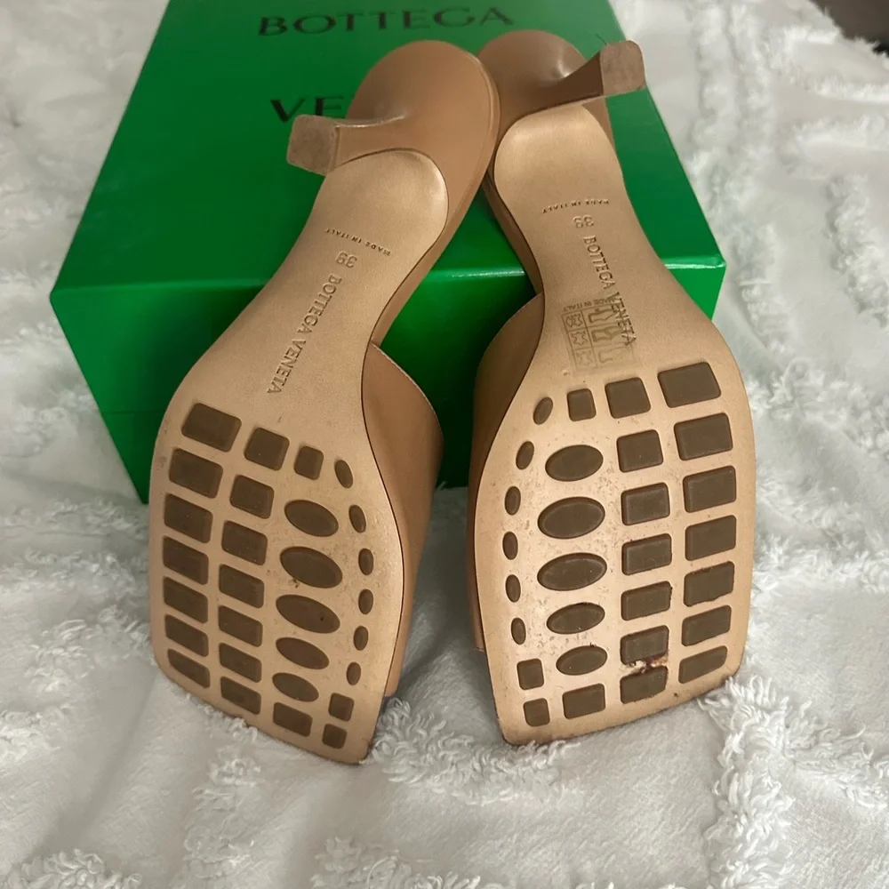 Bottega Veneta Beige Leather Heels - Picture 2 of 7